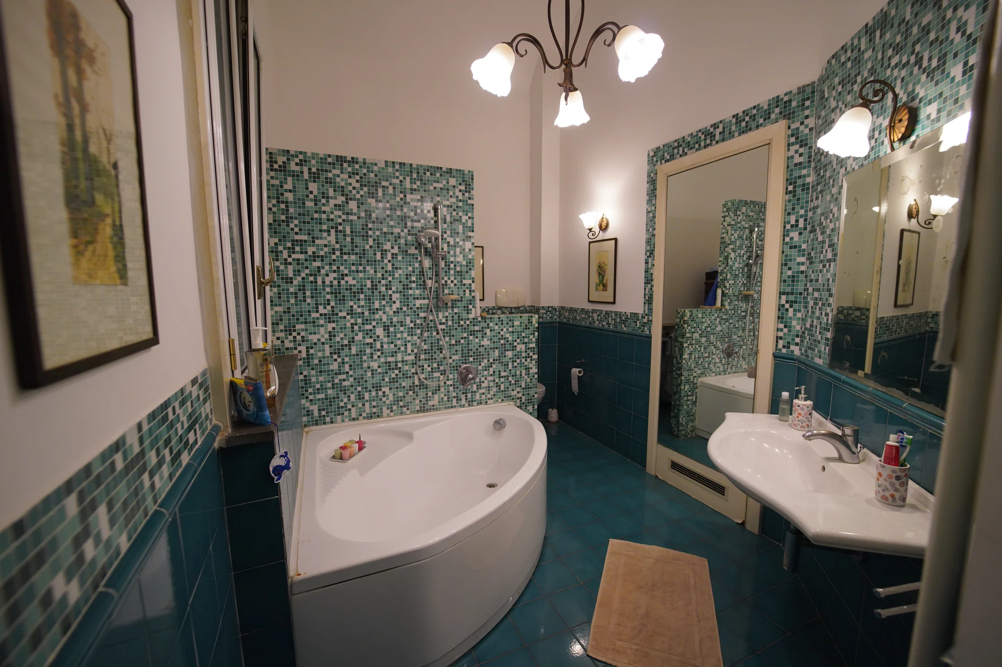 Camera Giò – Bagno con mosaico turchese